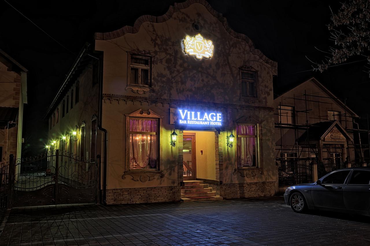 Hotel Village Stari Banovci Exteriör bild