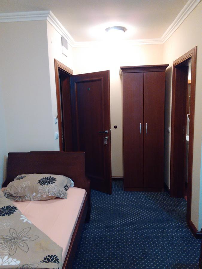 Hotel Village Stari Banovci Exteriör bild